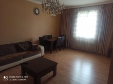Məmmədli qəsəbəsi Yeni tikili binada 3 otaqli mebelli, -1