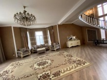 Şüvəlan Mayak bağlarında əla təmirli villa satilir, -7
