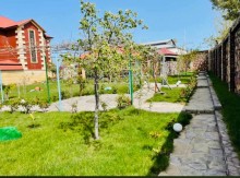 Bilgəh qəsəbəsində bağlarda 3 mərtəbəli ev satılır, -3