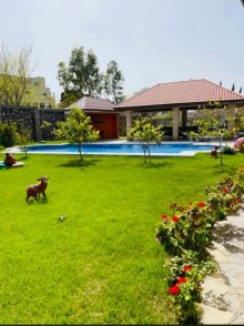 Bilgəh qəsəbəsində bağlarda 3 mərtəbəli ev satılır, -13
