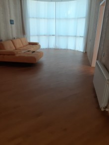 Badamdar 1-ci massivdə 8.5 sot torpaq sahəsinin içində tikilmiş 3 mərtəbəli, 8 otaqlı ev satılır, -3