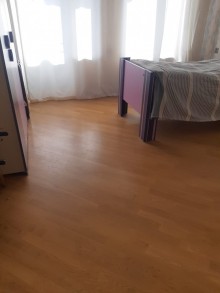 Badamdar 1-ci massivdə 8.5 sot torpaq sahəsinin içində tikilmiş 3 mərtəbəli, 8 otaqlı ev satılır, -8