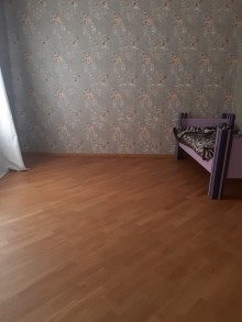 Badamdar 1-ci massivdə 8.5 sot torpaq sahəsinin içində tikilmiş 3 mərtəbəli, 8 otaqlı ev satılır, -9