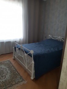 Badamdar 1-ci massivdə 8.5 sot torpaq sahəsinin içində tikilmiş 3 mərtəbəli, 8 otaqlı ev satılır, -12