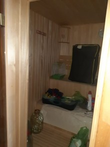 Badamdar 1-ci massivdə 8.5 sot torpaq sahəsinin içində tikilmiş 3 mərtəbəli, 8 otaqlı ev satılır, -18