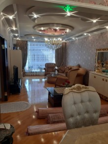 Badamdar 3-cü massivdə 3 sotda 3 mərtəbəli villa satılır, -3
