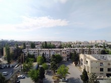 Bakı Razin qəsəbəsində 3 otaqlı köhnə təmirli mənzil almaq, -1