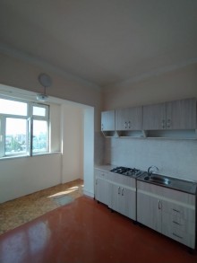 Bakı Razin qəsəbəsində 3 otaqlı köhnə təmirli mənzil almaq, -5