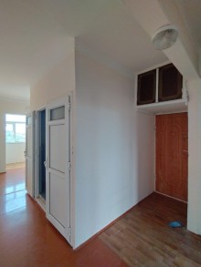 Bakı Razin qəsəbəsində 3 otaqlı köhnə təmirli mənzil almaq, -6