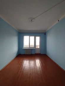 Bakı Razin qəsəbəsində 3 otaqlı köhnə təmirli mənzil almaq, -12