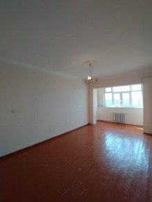 Bakı Razin qəsəbəsində 3 otaqlı köhnə təmirli mənzil almaq, -20