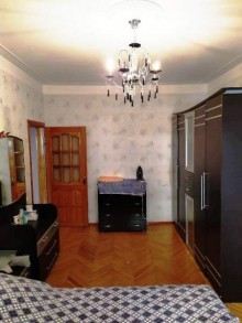 Əhmədli metrosuna 7-8 deqiqelik,Məzahir Rüstəmov küçəsində 3 otaqli ev, -8