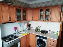 Əhmədli metrosuna 7-8 deqiqelik,Məzahir Rüstəmov küçəsində 3 otaqli ev, -12