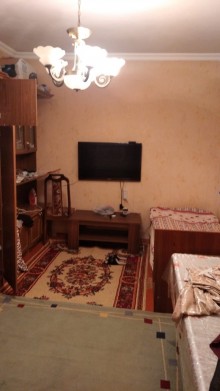 Xırdalan şəhərində Sultan şadlıq sarayının yanında 2 otaqli Köhnə Tikili, -1