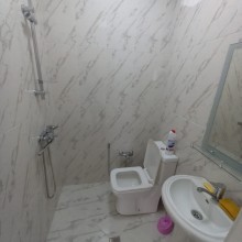 Bakı şəhəri Buzovna qəsəbəsində avro təmirli ev satılır, -18