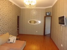 Qara qarayev Ayla restoranı yaxinliginda Sahəsi  300 kv/m olan ev/villa satılır, -9