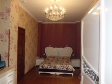 Qara qarayev Ayla restoranı yaxinliginda Sahəsi  300 kv/m olan ev/villa satılır, -12