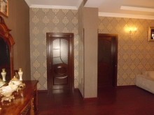 Qara qarayev Ayla restoranı yaxinliginda Sahəsi  300 kv/m olan ev/villa satılır, -17