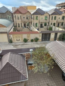 Masazır qəsəbəsində 3 sot torpaq sahəsində ev satılır. 12 otaqlı, -4