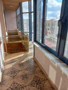 Masazır qəsəbəsində 3 sot torpaq sahəsində ev satılır. 12 otaqlı, -7