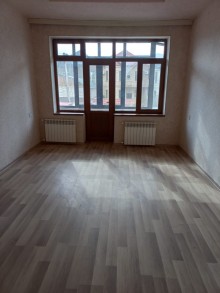 Masazır qəsəbəsində 3 sot torpaq sahəsində ev satılır. 12 otaqlı, -9