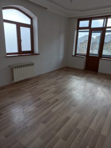 Masazır qəsəbəsində 3 sot torpaq sahəsində ev satılır. 12 otaqlı, -10