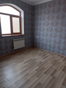 Masazır qəsəbəsində 3 sot torpaq sahəsində ev satılır. 12 otaqlı, -11
