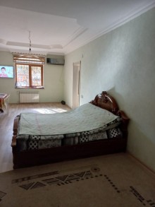 Masazır qəsəbəsində 3 sot torpaq sahəsində ev satılır. 12 otaqlı, -15