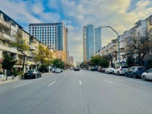 Bakıda Tanınmış "AĞ ÇİÇƏYİM" Gül mağazasına yaxın kirayə obyekt veril, -1