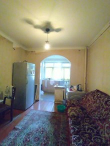Bakı şəhəri 7 nömrəli poliklinikanın yanında satılan 4 otaqlı mənzil, -1