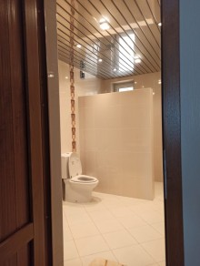 Bakı şəhərində 6-cı mikrorayonda 4 mərtəbəli ev satılır. 12 otaq., -12