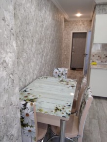 Ukrayna dairəsi və 171 saylı məktəbin yaxınlığında kohne binada menzil, -6