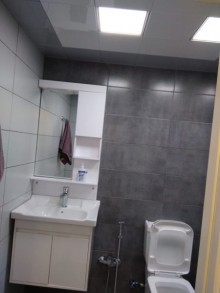 Ukrayna dairəsi və 171 saylı məktəbin yaxınlığında kohne binada menzil, -8