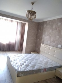 Ukrayna dairəsi və 171 saylı məktəbin yaxınlığında kohne binada menzil, -11