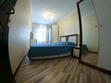Bakı şəhəri,  Xezer Universitetinin yani, Neftciler metrosundan 5 deqiqelik mesafede 2 otaqlı mənzil, -4