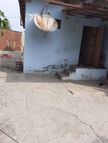 8 noyabr prospektində asiman şadlıq evin tərəfdə torpaq sahəsi içində kohnə finskiy evlə bərabər sat, -1