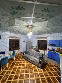 Bakı şəhəri Sabunçu rayonu Zabrat-1 qəsəbəsində 3 mərtəbəli, 10 otaqlı ev satılır, -9