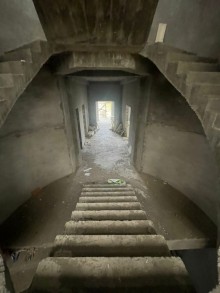 Bakı şəhəri Bilgəh qəsəbəsində 3 mərtəbəli natamam təmiri villa ev satılı, -6