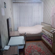 Bakı şəhəri 7-ci mikrorayonda  5 mərtəbəli binada 3 otaqlı mənzil satılır, -3