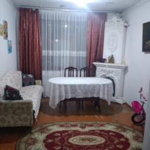 Bakı şəhəri 7-ci mikrorayonda  5 mərtəbəli binada 3 otaqlı mənzil satılır, -4