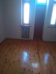 Qaracuxurda Elvin restorani yaninda ev amaq, -12