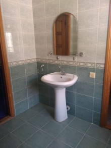Qaracuxurda Elvin restorani yaninda ev amaq, -17