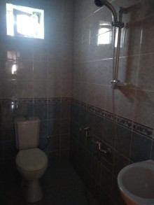 Qaracuxurda Elvin restorani yaninda ev amaq, -19