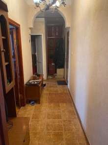 8 ci mikrorayon satilan evler Köhnə Tikili, -1