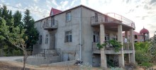 Novxanıda Aparat bağlarının üst hissəsində heyet evi, -1