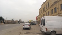 Novxanida grand marketin etrafinda torpaq satilir, -6