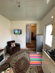 Merdekanda kohne heyet evi satilir, -6