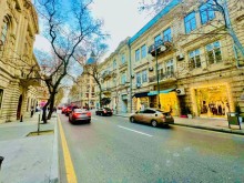 Şəhərin mərkəzində Sahil metrosunda Obyekt almaq, -14