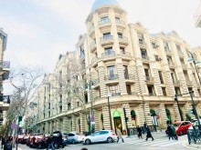 Şəhərin mərkəzində Sahil metrosunda Obyekt almaq, -16