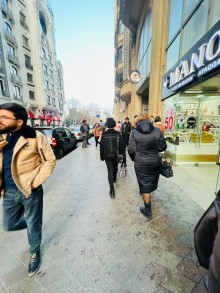 Şəhərin mərkəzində Sahil metrosunda Obyekt almaq, -17